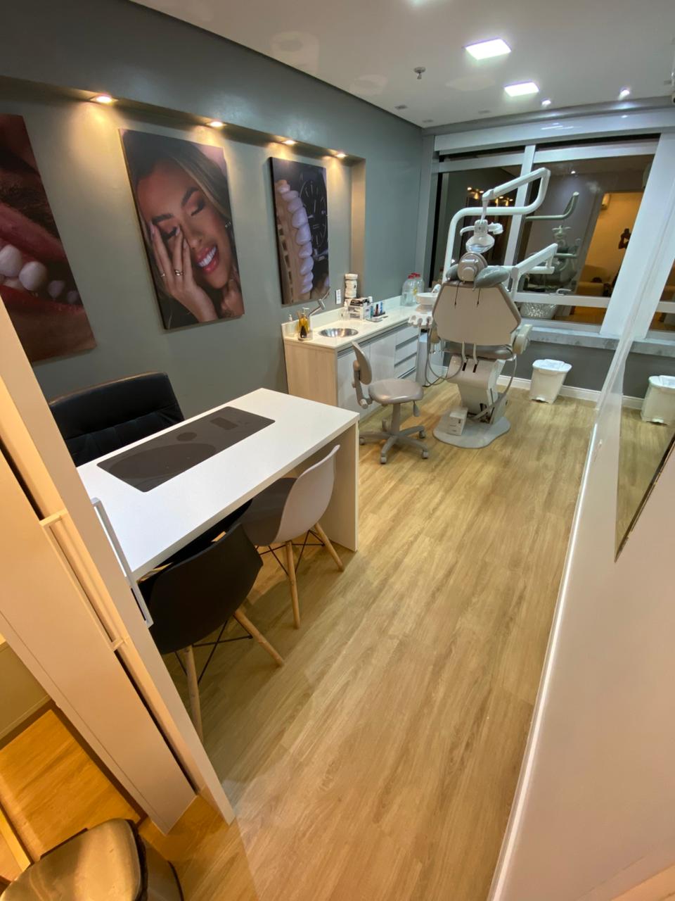 Consultório odontológico com piso vinílico cor marfin - UrbanFloor